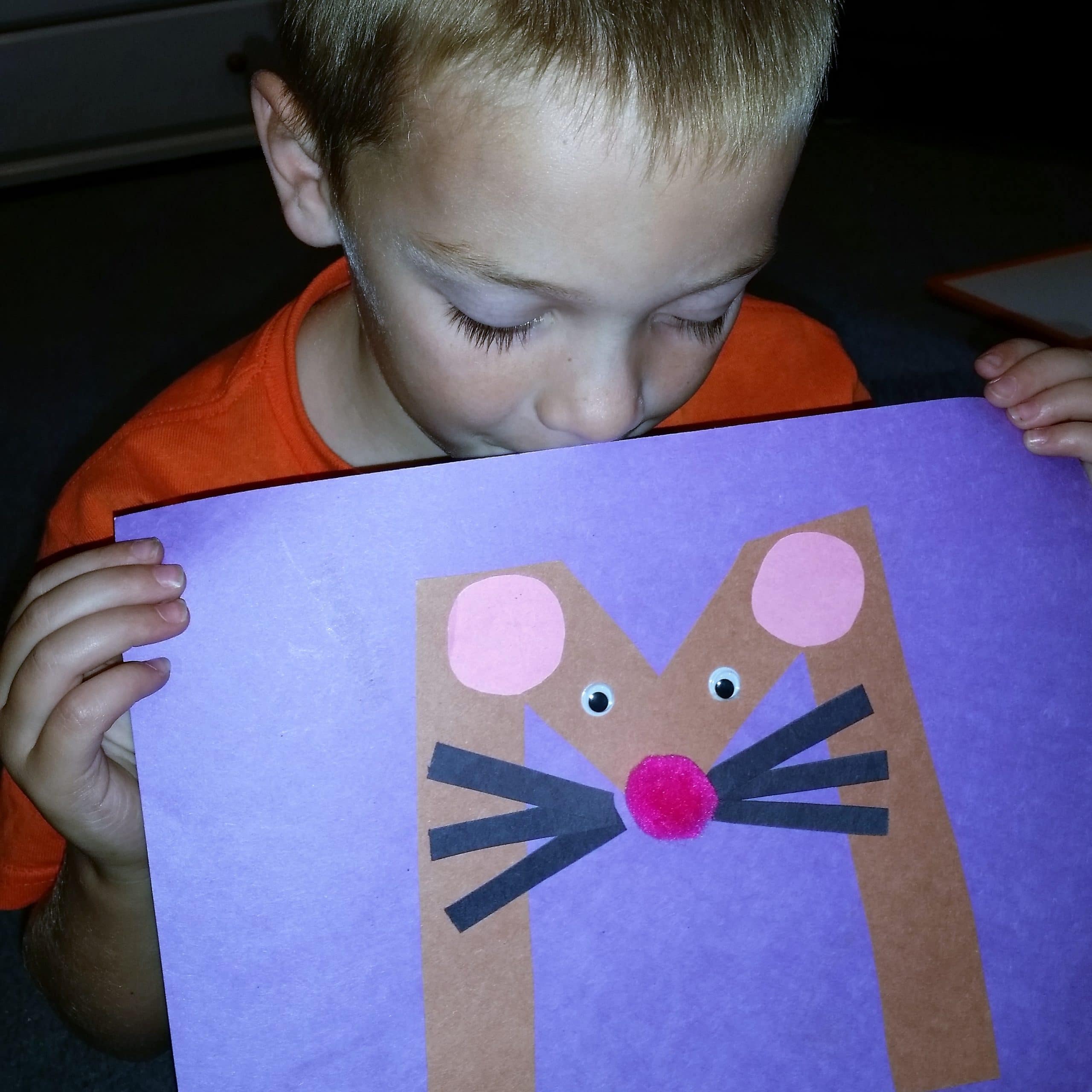 preschool craft with a mouse for the letter M